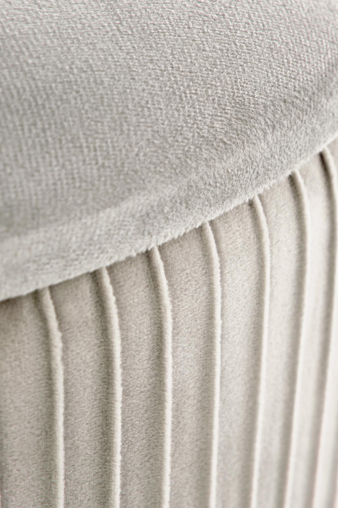 Pouf mit Staurum, aus Samtstoff Cricket Grau (4)