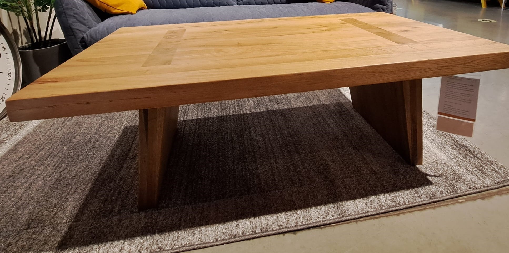 Couchtisch aus Wildeiche Pantano Nobil Regular Eiche (2)