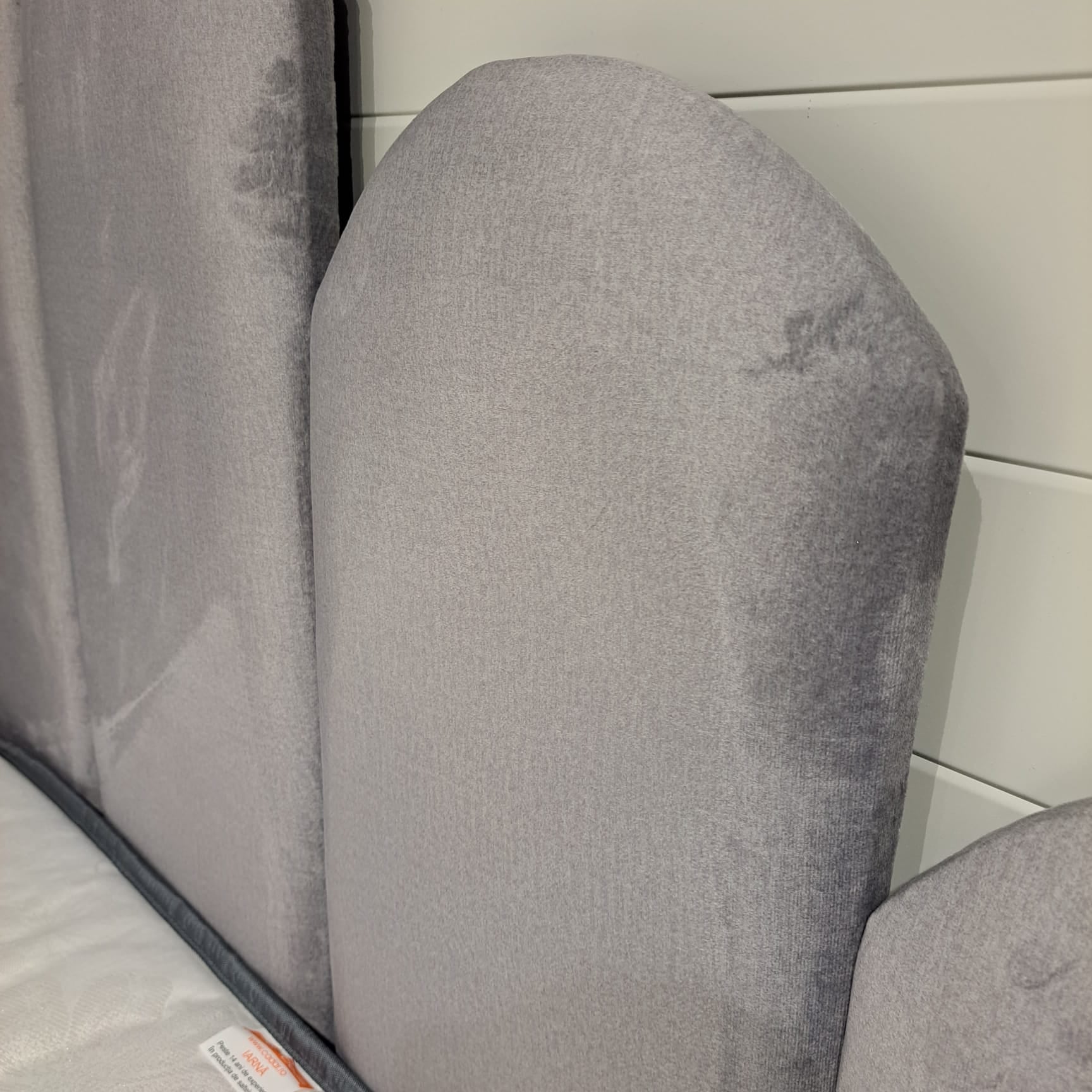 Tagesbetten mit Stauraum, aus Stoff, Bumps Left Grau (3)